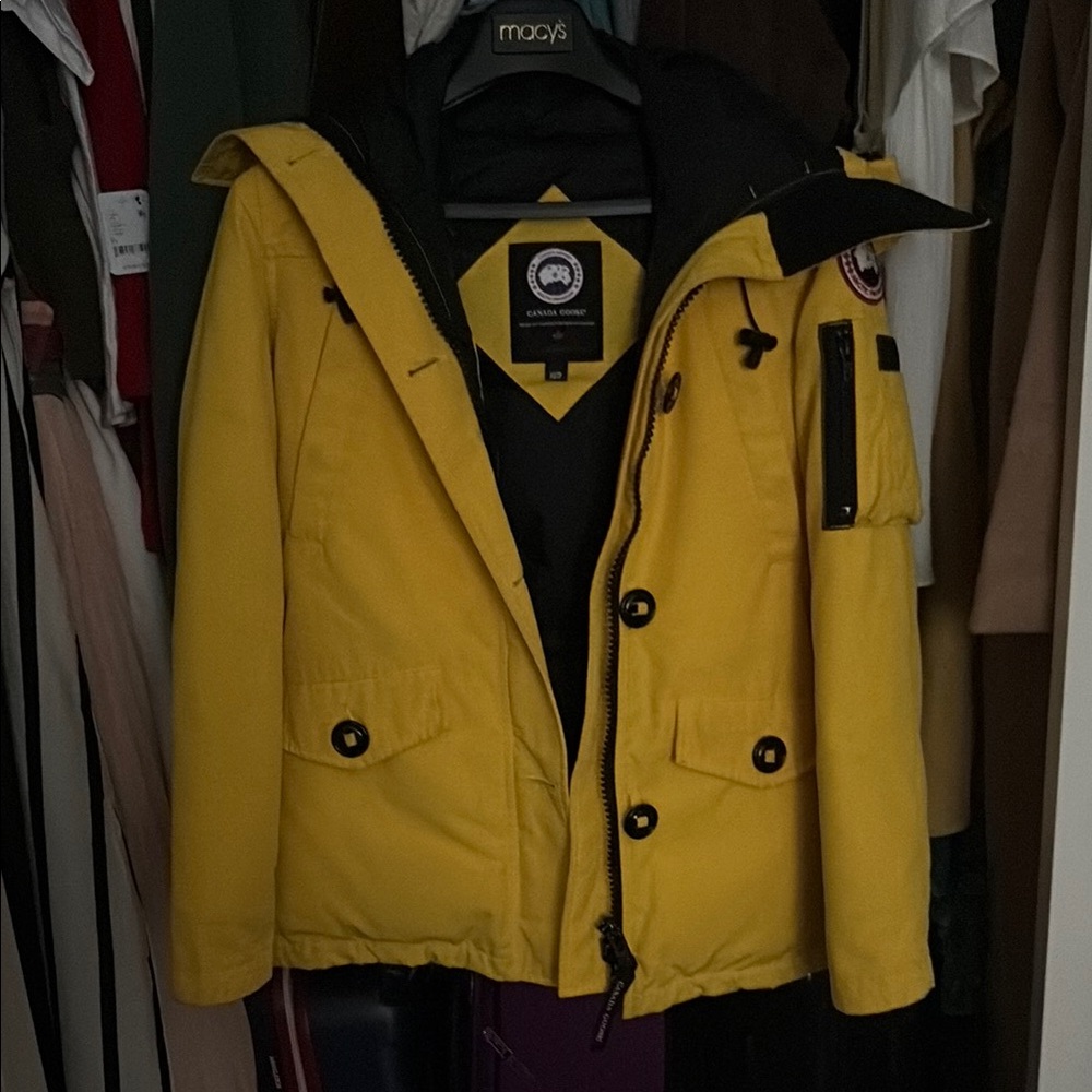 Canada Goose Yellow Fur-Trimmed Parka. Size XS. - Picture 3 of 5